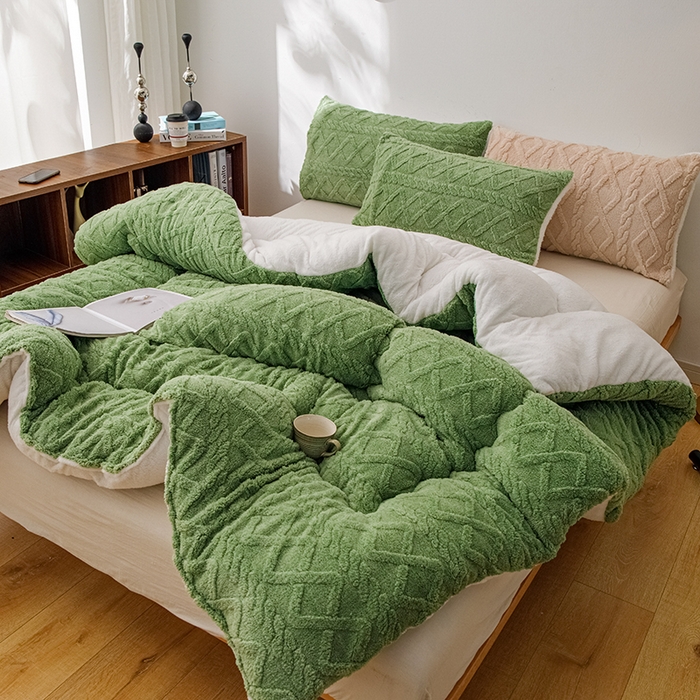 91家纺网 家纺一手货源 找家纺 雅蔓依 2025新款塔芙绒羊羔绒冬被被子被芯 果绿色