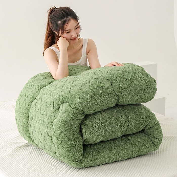 91家纺网 家纺一手货源 找家纺 雅蔓依 2025新款塔芙绒羊羔绒冬被被子被芯 果绿色