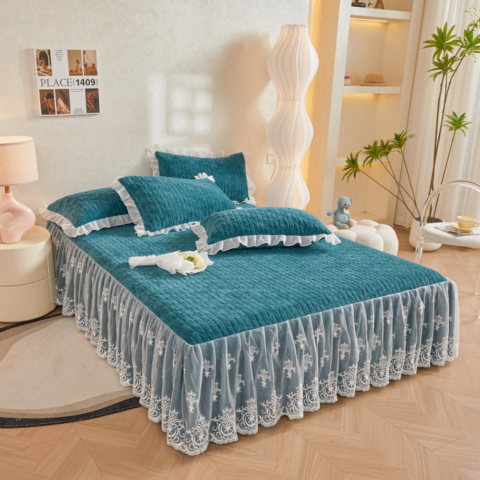 91家纺网 家纺一手货源 找家纺 虹星家纺 2023新款牛奶绒夹棉床裙套件清新系列-床裙款单床裙  清新-孔雀兰