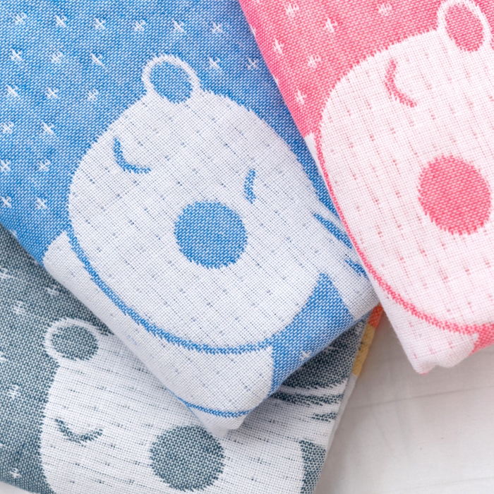 91家纺网 家纺一手货源 找家纺 朴尔家纺-毛巾被 2023新款特惠混纺棉质三层纱布独版AB面枕巾 爱心熊粉