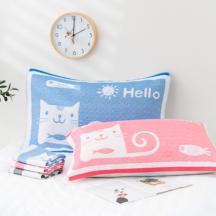 91家纺网 家纺一手货源 找家纺 朴尔家纺-毛巾被 2023新款特惠混纺棉质三层纱布独版AB面枕巾 爱鱼的猫灰