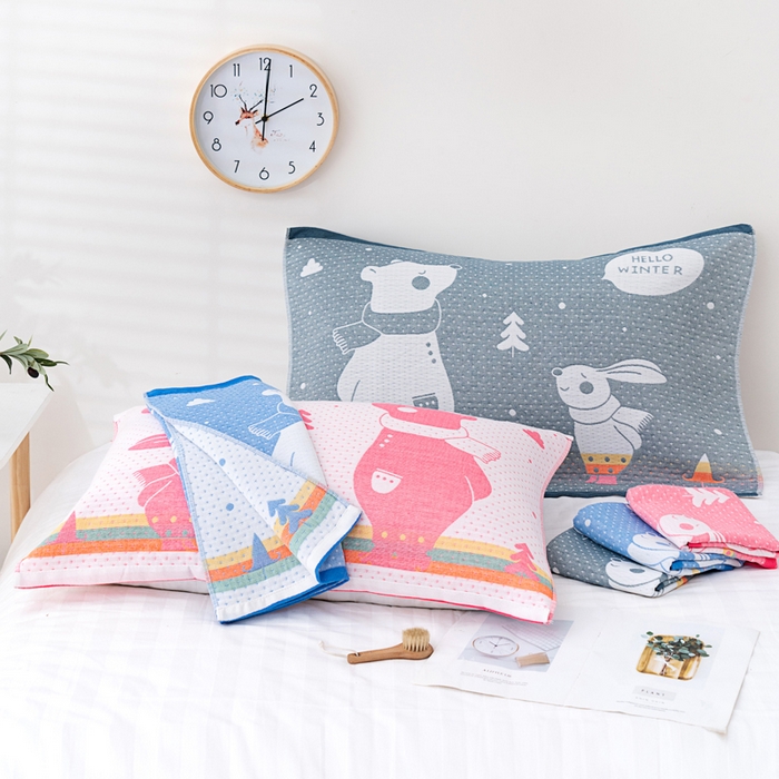 91家纺网 家纺一手货源 找家纺 朴尔家纺-毛巾被 2023新款特惠混纺棉质三层纱布独版AB面枕巾 爱心熊粉