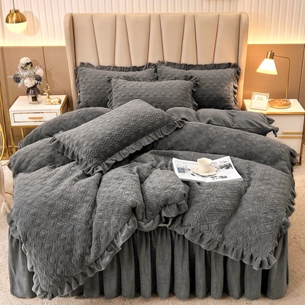 91家纺网 家纺一手货源 找家纺 恋尚 2023新款加厚高克重蜜桃绒床笠式床裙四件套可脱卸四件套 微光-雅灰