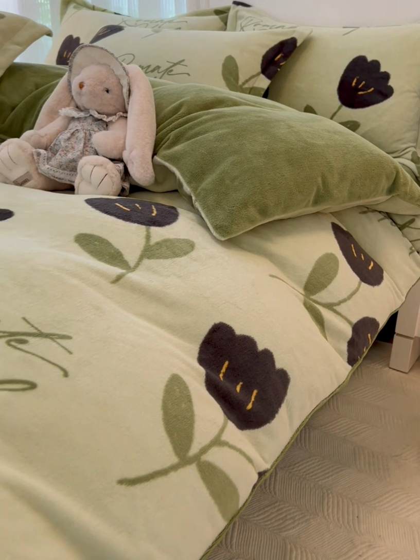 91家纺网 家纺一手货源 找家纺 寐居家纺 2023新款小清新牛奶绒印花四件套 花漫绿