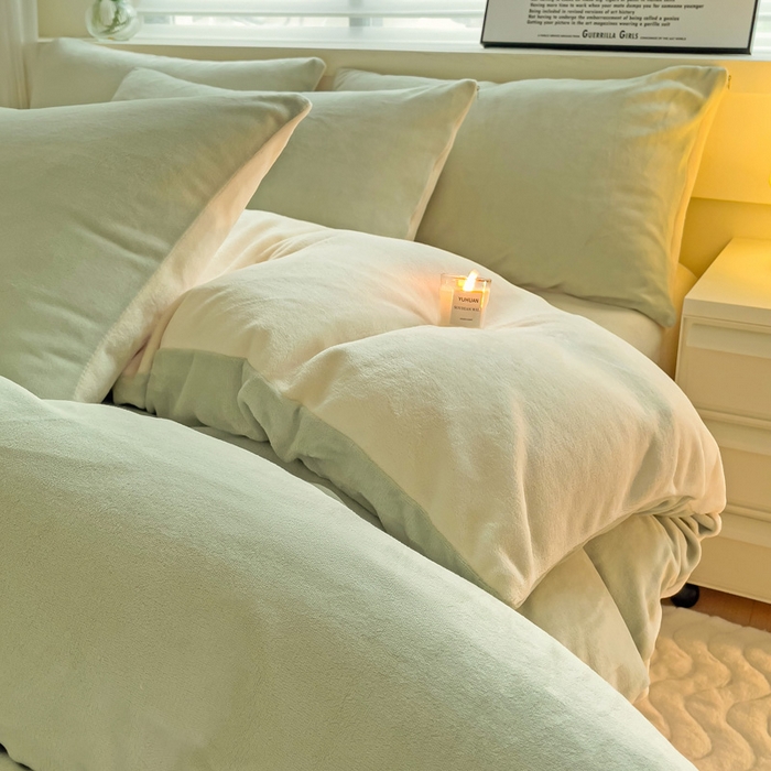 91家纺网 家纺一手货源 找家纺 寐居  2023新款高克重拼色牛奶绒四件套 豆绿奶黄