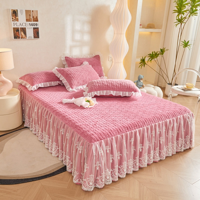 91家纺网 家纺一手货源 找家纺 虹星家纺 2023新款牛奶绒夹棉床裙套件清新系列-床裙款单床裙  清新-萝莉豆沙