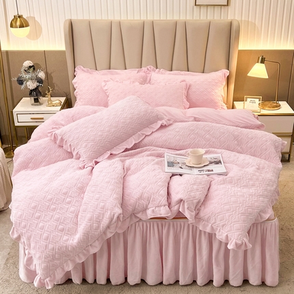 91家纺网 家纺一手货源 找家纺 恋尚 2023新款加厚高克重蜜桃绒床笠式床裙四件套可脱卸四件套 微光-藕粉