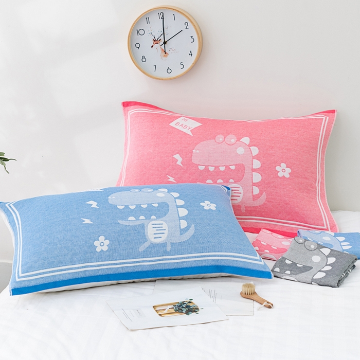 91家纺网 家纺一手货源 找家纺 朴尔家纺-毛巾被 2023新款特惠混纺棉质三层纱布独版AB面枕巾 小恐龙粉