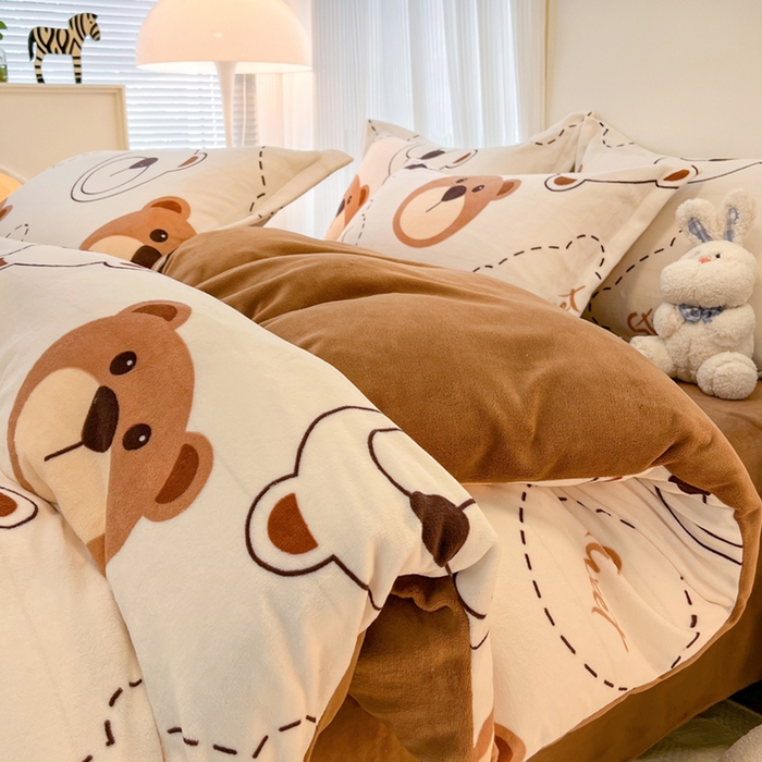 91家纺网 家纺一手货源 找家纺 寐居家纺 2023新款小清新牛奶绒印花被套 公仔熊