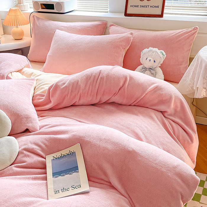 91家纺网 家纺一手货源 找家纺 寐居  2023新款高克重拼色牛奶绒四件套 草莓芝士