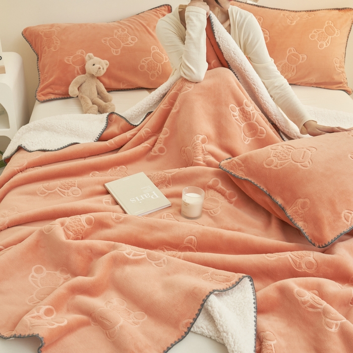 91家纺网 家纺一手货源 找家纺 21度C 2023新款贝贝熊-布叮熊牛奶绒复合毯 贝贝熊-桔红