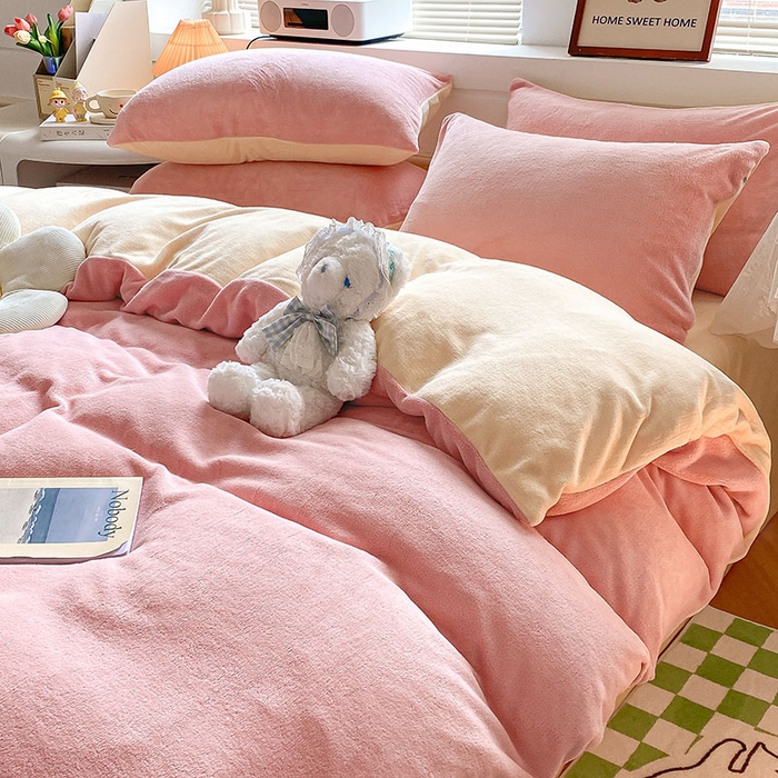 91家纺网 家纺一手货源 找家纺 寐居  2023新款高克重拼色牛奶绒四件套 草莓芝士