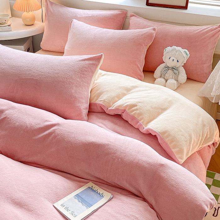 91家纺网 家纺一手货源 找家纺 寐居  2023新款高克重拼色牛奶绒四件套 草莓芝士