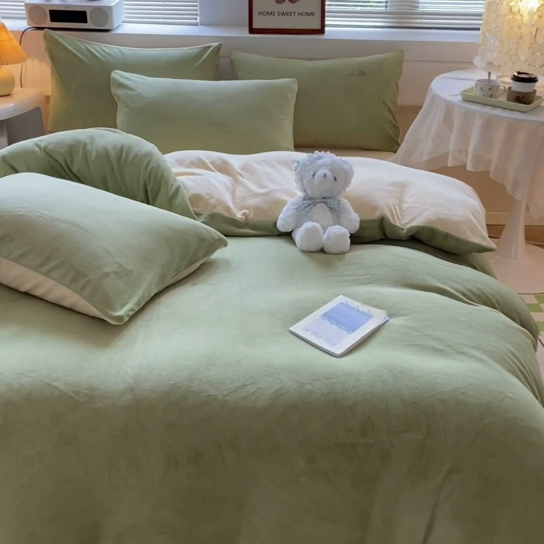 91家纺网 家纺一手货源 找家纺 寐居  2023新款高克重拼色牛奶绒四件套 豆绿奶黄