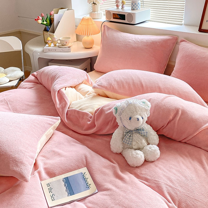 91家纺网 家纺一手货源 找家纺 寐居  2023新款高克重拼色牛奶绒四件套 草莓芝士