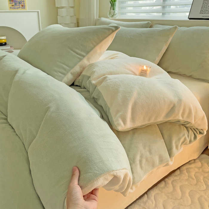 91家纺网 家纺一手货源 找家纺 寐居  2023新款高克重拼色牛奶绒四件套 豆绿奶黄