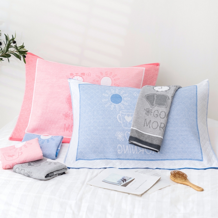 91家纺网 家纺一手货源 找家纺 朴尔家纺-毛巾被 2023新款特惠混纺棉质三层纱布独版AB面枕巾 早安蓝