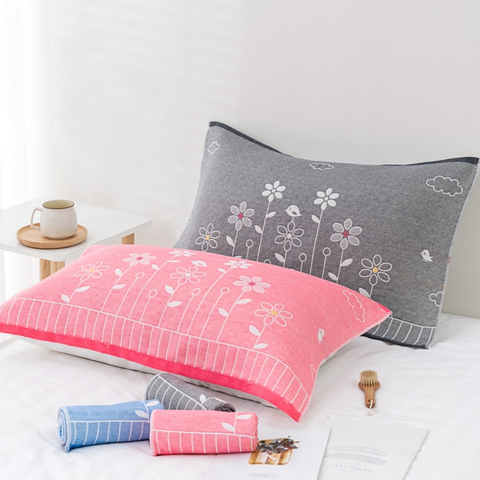 91家纺网 家纺一手货源 找家纺 朴尔家纺-毛巾被 2023新款特惠混纺棉质三层纱布独版AB面枕巾 花中细语粉