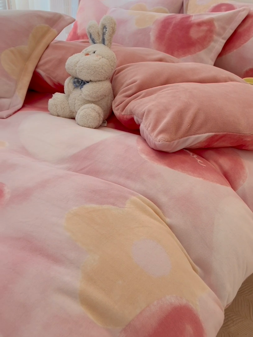 91家纺网 家纺一手货源 找家纺 寐居家纺 2023新款小清新牛奶绒印花四件套 爱心泡泡