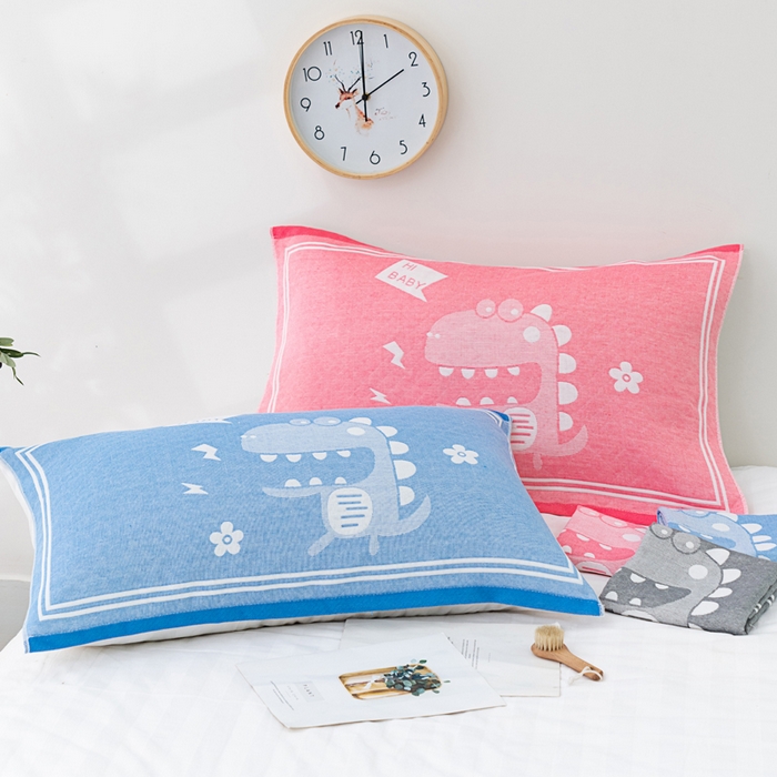 91家纺网 家纺一手货源 找家纺 朴尔家纺-毛巾被 2023新款特惠混纺棉质三层纱布独版AB面枕巾 小恐龙灰