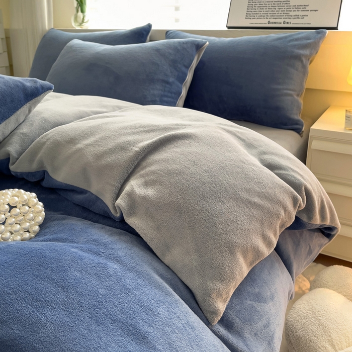 91家纺网 家纺一手货源 找家纺 寐居  2023新款高克重拼色牛奶绒四件套 宝石蓝灰