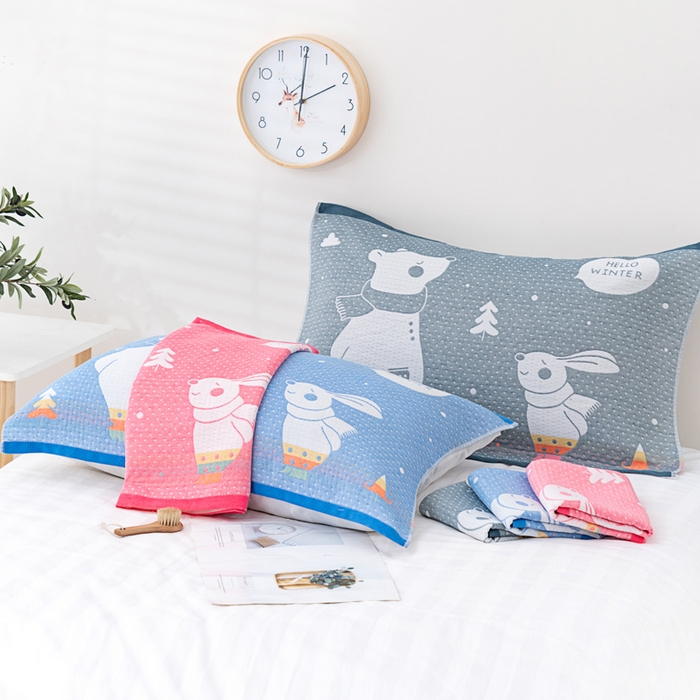 91家纺网 家纺一手货源 找家纺 朴尔家纺-毛巾被 2023新款特惠混纺棉质三层纱布独版AB面枕巾 爱心熊灰