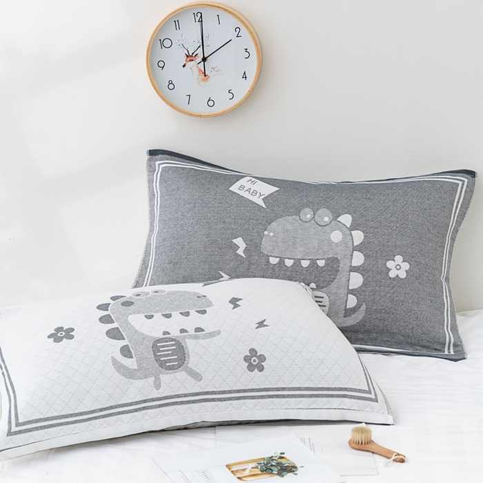 91家纺网 家纺一手货源 找家纺 朴尔家纺-毛巾被 2023新款特惠混纺棉质三层纱布独版AB面枕巾 小恐龙灰