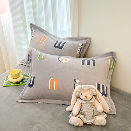 寐居家纺 2023新款小清新牛奶绒印花枕套 字母熊