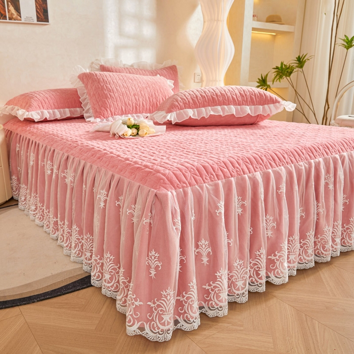 91家纺网 家纺一手货源 找家纺 虹星家纺 2023新款牛奶绒夹棉床裙套件清新系列-床裙款单床裙  清新-梅粉