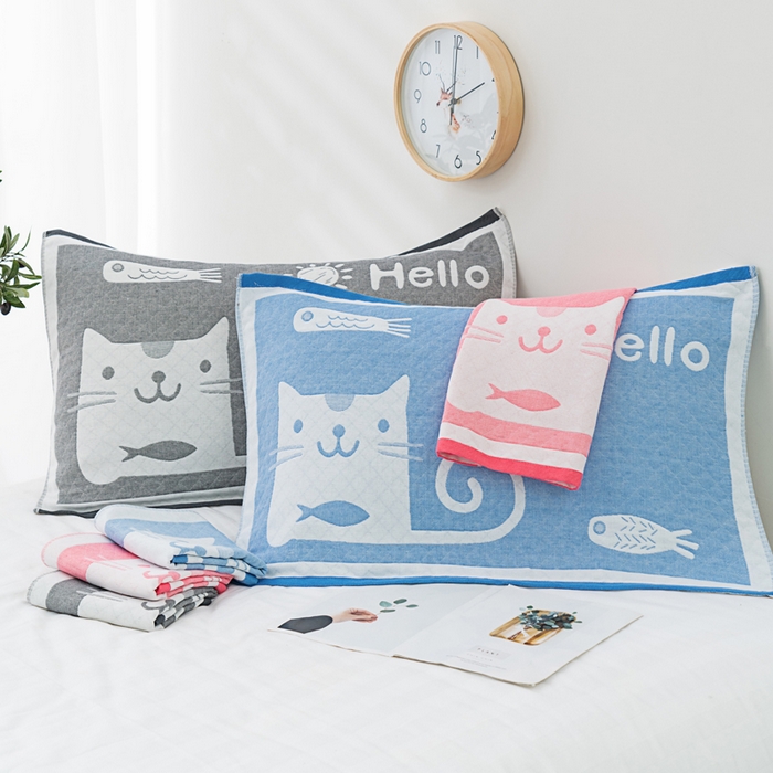91家纺网 家纺一手货源 找家纺 朴尔家纺-毛巾被 2023新款特惠混纺棉质三层纱布独版AB面枕巾 爱鱼的猫粉