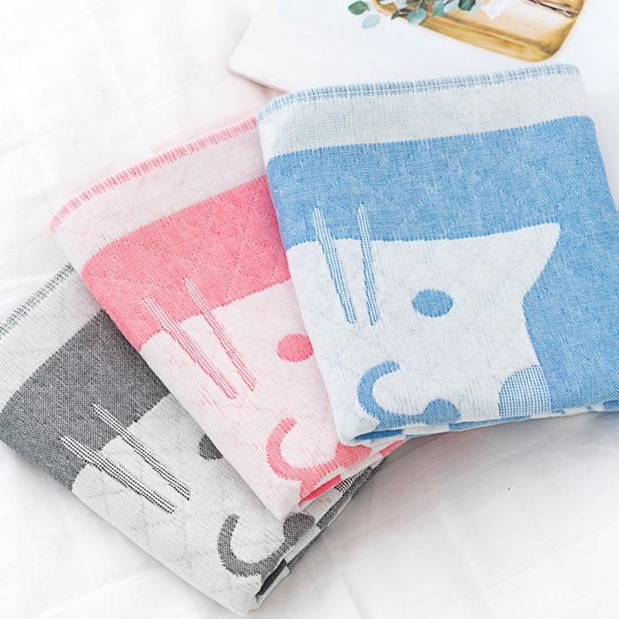 91家纺网 家纺一手货源 找家纺 朴尔家纺-毛巾被 2023新款特惠混纺棉质三层纱布独版AB面枕巾 爱鱼的猫灰