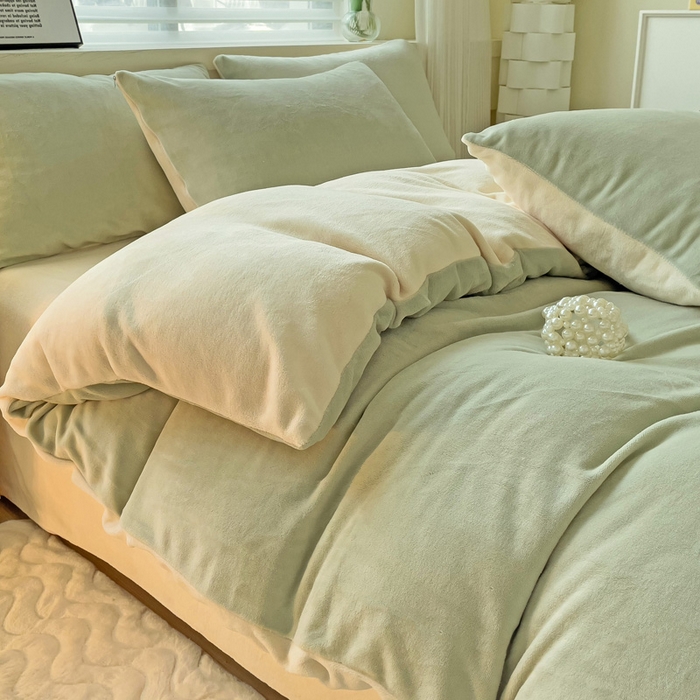 91家纺网 家纺一手货源 找家纺 寐居  2023新款高克重拼色牛奶绒四件套 豆绿奶黄