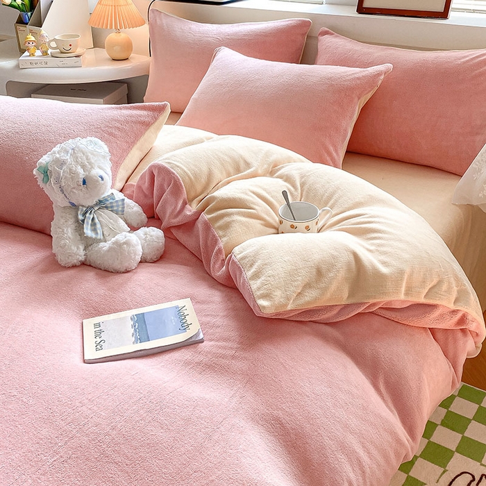 91家纺网 家纺一手货源 找家纺 寐居  2023新款高克重拼色牛奶绒四件套 草莓芝士