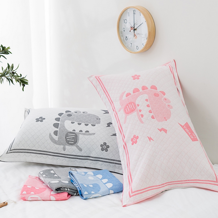 91家纺网 家纺一手货源 找家纺 朴尔家纺-毛巾被 2023新款特惠混纺棉质三层纱布独版AB面枕巾 小恐龙灰