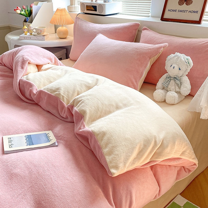 91家纺网 家纺一手货源 找家纺 寐居  2023新款高克重拼色牛奶绒四件套 草莓芝士