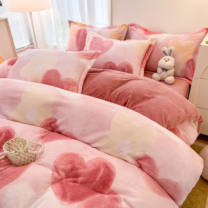 91家纺网 家纺一手货源 找家纺 寐居家纺 2023新款小清新牛奶绒印花四件套 爱心泡泡