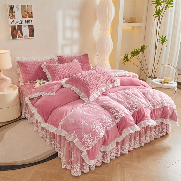 91家纺网 家纺一手货源 找家纺 虹星家纺 2023新款牛奶绒夹棉床裙套件清新系列-床裙款四件套 清新-萝莉豆沙