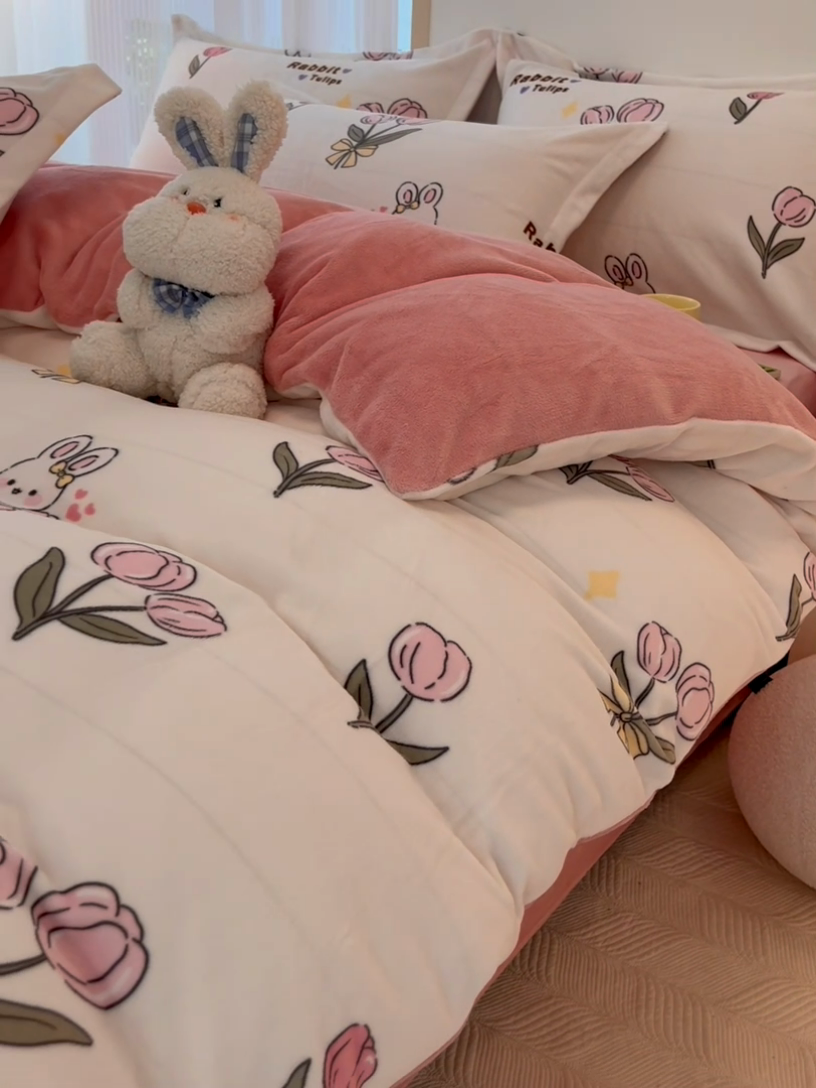 91家纺网 家纺一手货源 找家纺 寐居家纺 2023新款小清新牛奶绒印花四件套 告白兔兔