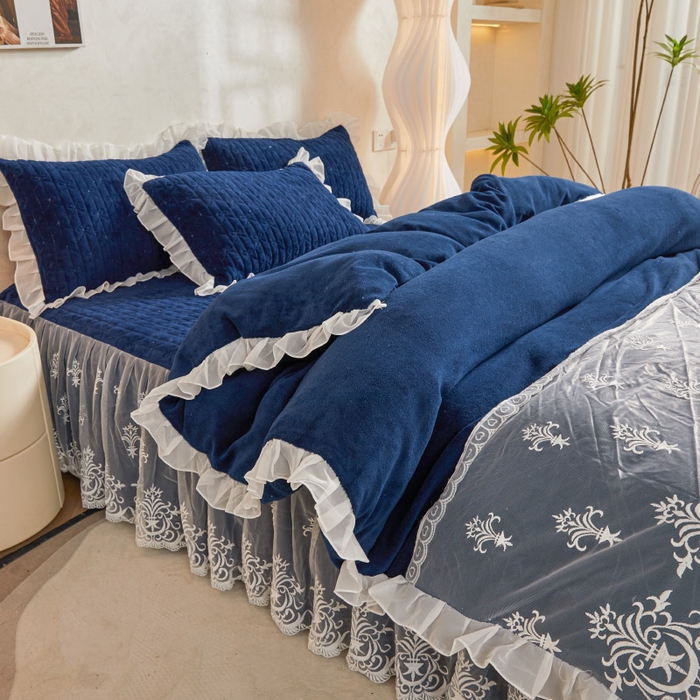 91家纺网 家纺一手货源 找家纺 虹星家纺 2023新款牛奶绒夹棉床裙套件清新系列-床裙款四件套 清新-藏青