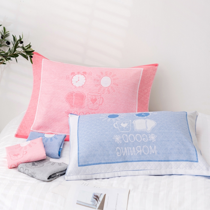 91家纺网 家纺一手货源 找家纺 朴尔家纺-毛巾被 2023新款特惠混纺棉质三层纱布独版AB面枕巾 早安粉