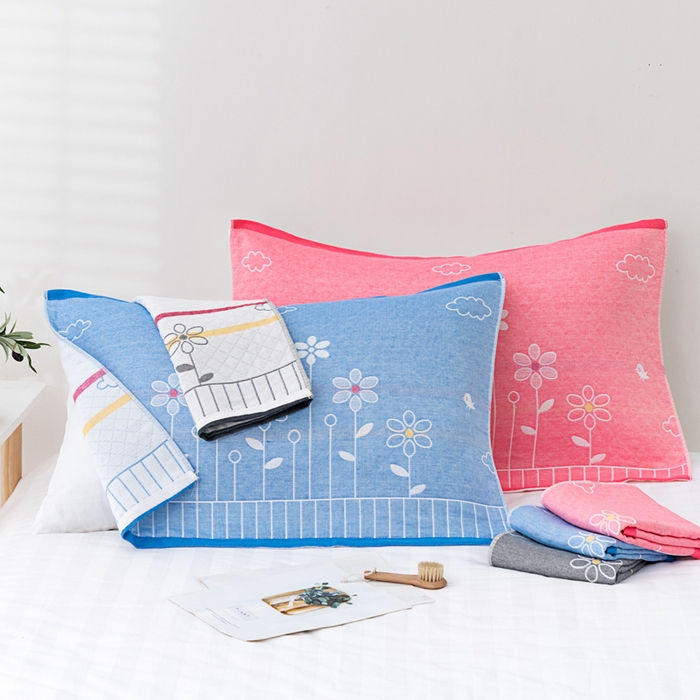 91家纺网 家纺一手货源 找家纺 朴尔家纺-毛巾被 2023新款特惠混纺棉质三层纱布独版AB面枕巾 花中细语粉