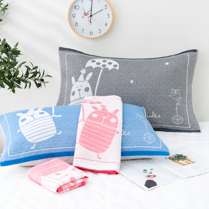 91家纺网 家纺一手货源 找家纺 朴尔家纺-毛巾被 2023新款特惠混纺棉质三层纱布独版AB面枕巾 雨伞熊灰