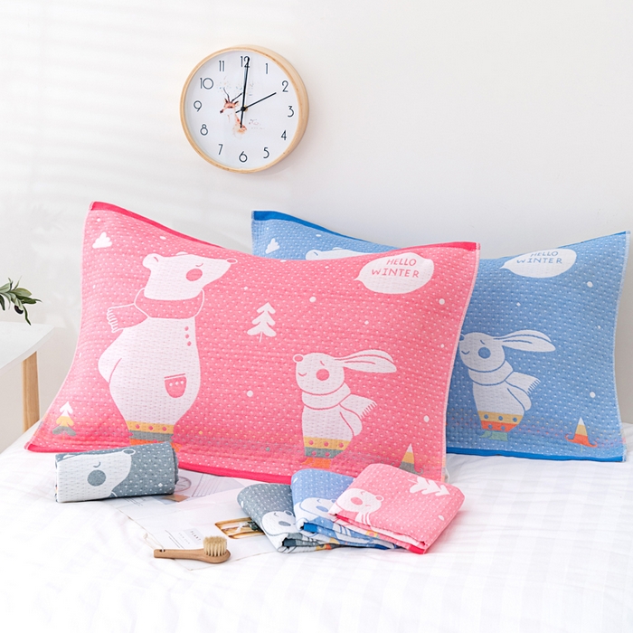 91家纺网 家纺一手货源 找家纺 朴尔家纺-毛巾被 2023新款特惠混纺棉质三层纱布独版AB面枕巾 爱心熊兰