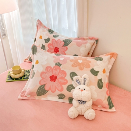 91家纺网 家纺一手货源 找家纺 （总）寐居家纺 2023新款小清新牛奶绒印花枕套