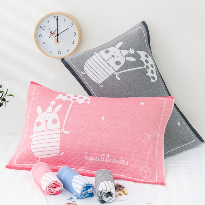 91家纺网 家纺一手货源 找家纺 朴尔家纺-毛巾被 2023新款特惠混纺棉质三层纱布独版AB面枕巾 雨伞熊蓝