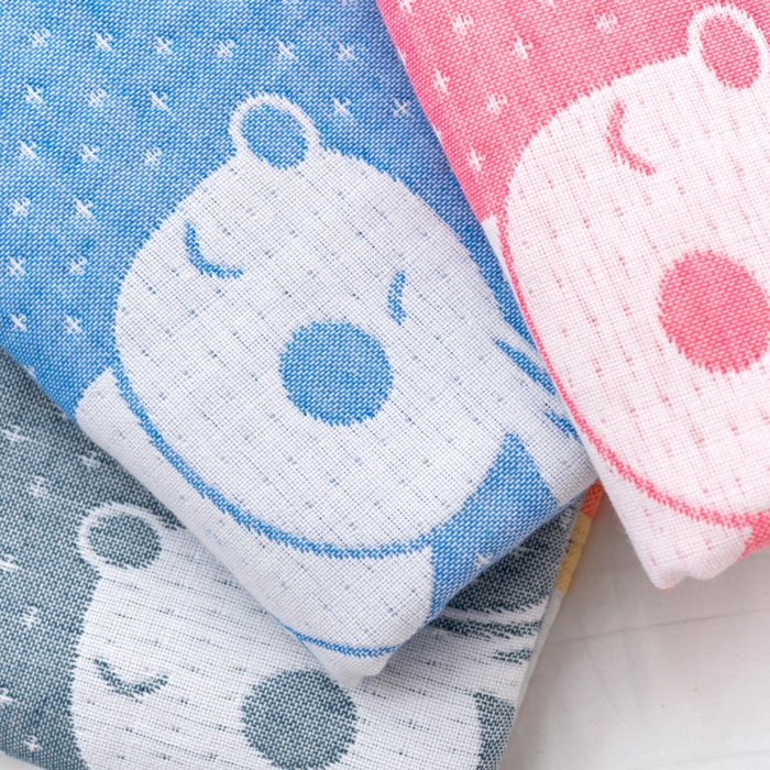 91家纺网 家纺一手货源 找家纺 朴尔家纺-毛巾被 2023新款特惠混纺棉质三层纱布独版AB面枕巾 爱心熊兰