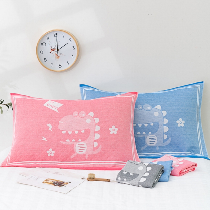 91家纺网 家纺一手货源 找家纺 朴尔家纺-毛巾被 2023新款特惠混纺棉质三层纱布独版AB面枕巾 小恐龙粉