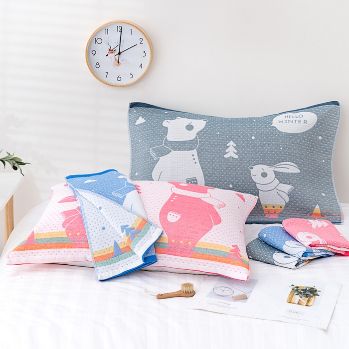 91家纺网 家纺一手货源 找家纺 朴尔家纺-毛巾被 2023新款特惠混纺棉质三层纱布独版AB面枕巾 爱心熊兰