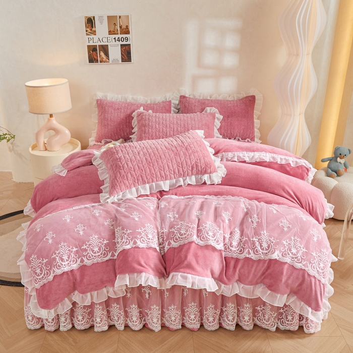 91家纺网 家纺一手货源 找家纺 虹星家纺 2023新款牛奶绒夹棉床裙套件清新系列-床裙款四件套 清新-萝莉豆沙