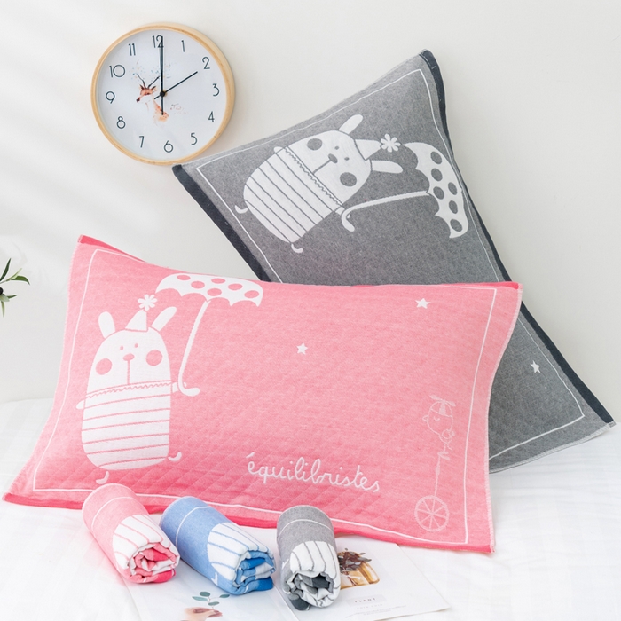 91家纺网 家纺一手货源 找家纺 朴尔家纺-毛巾被 2023新款特惠混纺棉质三层纱布独版AB面枕巾 雨伞熊灰